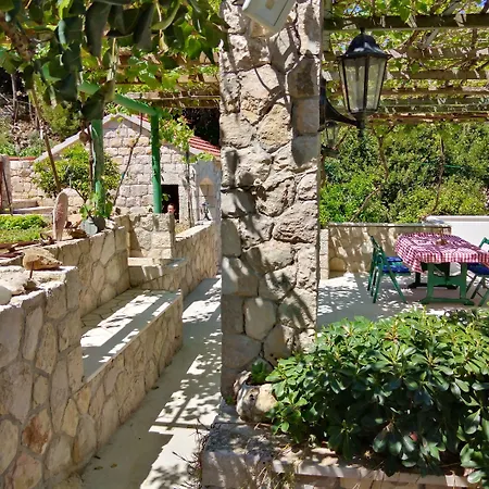 Bed & Breakfast Hazdovac 3*